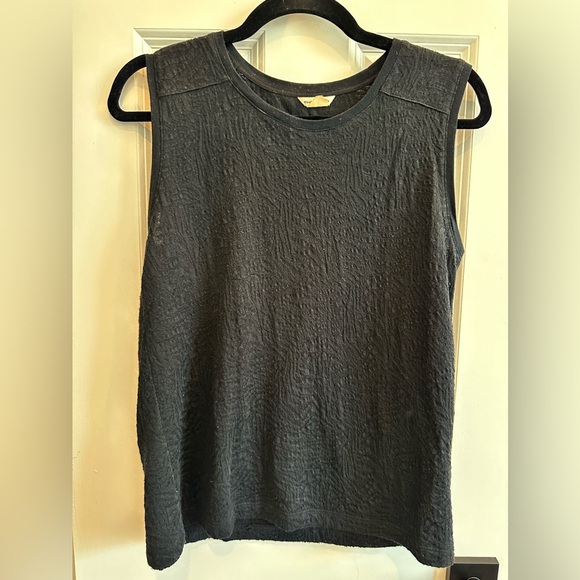 Club Monaco Embossed Tank Top- Size Medium - Picture 1 of 2